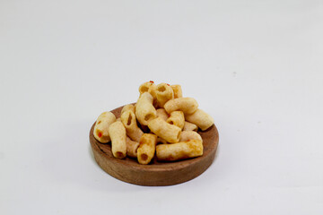 Spicy macaroni snacks, served on wooden container