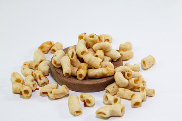 Spicy macaroni snacks, served on wooden container