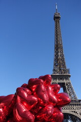 Saint-valentin devant la Tour-Eiffel
