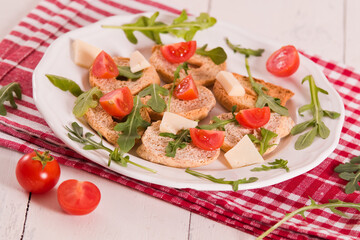 Friselle with cherry tomatoes and arugula.