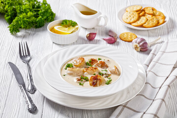 scallops with white wine cream sauce in bowl