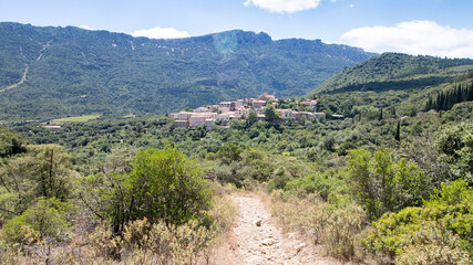 Fototapeta premium duilhac-sous-peyrepertuse ( Aude, Occitanie, France)