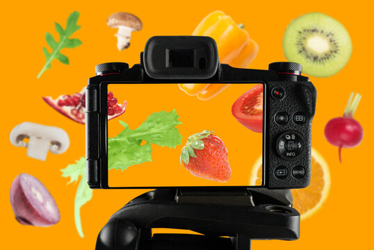 Vlogger records a video of fresh fruit recipe