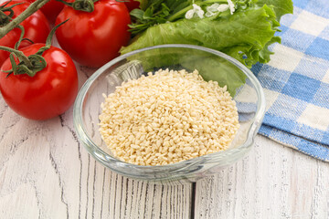 Raw sesame seeds in the bowl