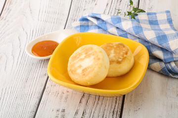 Baked cheesecakes with fruit jam