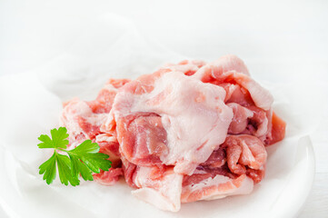 脂身の多い豚のこま切れ肉