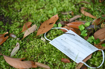 捨てられたマスク