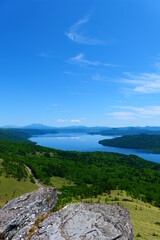 阿寒摩周国立公園。美幌峠より屈斜路湖を望む。弟子屈、北海道、日本。６月下旬。