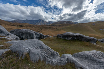 The beautiful landscape of the southern island of New Zealand is a mountain range of lake forests.
