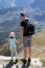 Obraz premium father and daughter in the mountains 