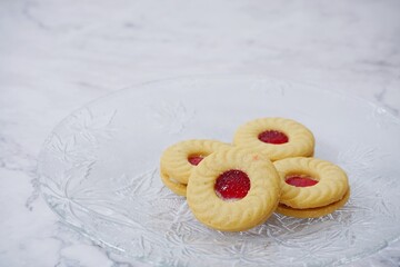 picture of snack cookies on a glass plate