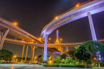 Light up on the highway bridge with the garden in the park