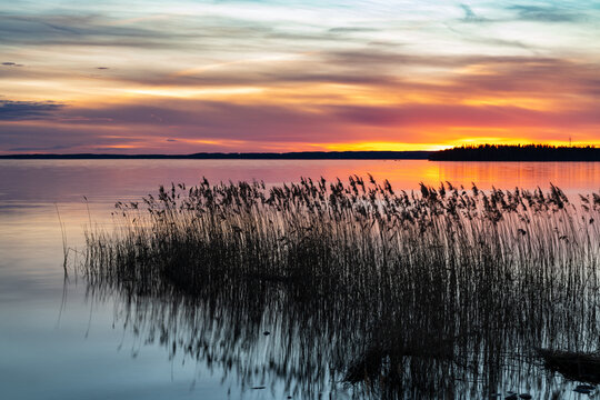 Sonnenuntergang am Unden, einem See in Schweden