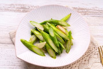 アスパラガスのガーリックソテー