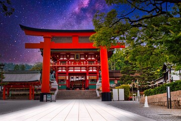 夜空と京都の神社　 - obrazy, fototapety, plakaty