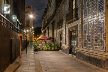 Fototapeta na wymiar Facade of Casa de los Azulejos, low speed, night image