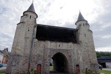 Fototapeta na wymiar Porte de Paris à Cambrai département du Nord - France