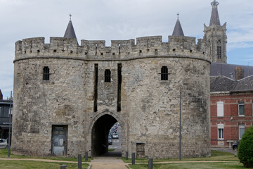 Fototapeta na wymiar Porte de Paris ancienne porte Saint-Sépulcre à Cambrai dans le Nord - France