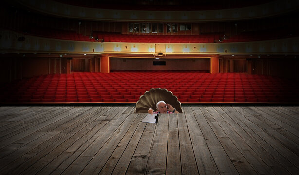 Theaterb&uuml;hne mit Souffleusenkasten