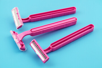 3 pink shaver for women on blue background