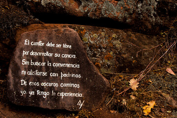 Poema en la Piedra, Cerro Colorado, paraje ubicado en Córdoba, Argentina