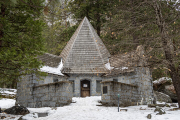 Yosemite conservation heritage center in the winter with snow on the ground