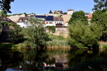Obraz premium Wohnen am Wasser in Breisach
