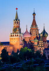 Fototapeta premium Cathedral of Vasily the Blessed (Saint Basil's Cathedral) and Spasskaya Tower of Moscow Kremlin on Red Square at sunset, Moscow, Russia