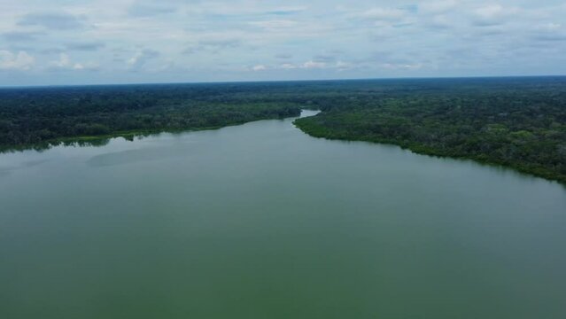Lago selva amaz&oacute;nica