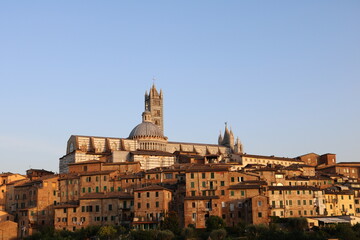 Obraz na płótnie Canvas Vista para a catedral de Siena