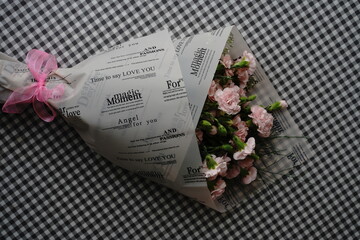 pink carnations and a bouquet - 511966028