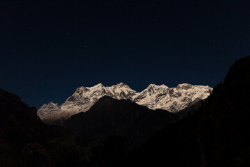 schneebedeckter Manaslu im Himalaya