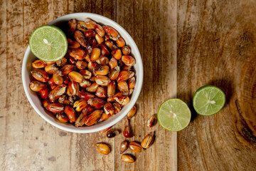 MAIZ PERUANO TOSTADO, CANCHITA PERUANA, EN DIFERENTES TOMAS, ESTE MAIZ VA MUY BIEN CON EL CEVICHE.