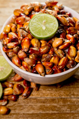 MAIZ PERUANO TOSTADO, CANCHITA PERUANA, EN DIFERENTES TOMAS, ESTE MAIZ VA MUY BIEN CON EL CEVICHE.