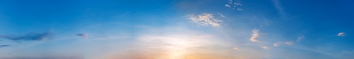 Obraz premium Panorama sky with cloud on a sunny day. Beautiful cirrus cloud.