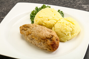 Crispy chicken cutlet with mashed potato