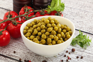 Canned sweet green peas conserve