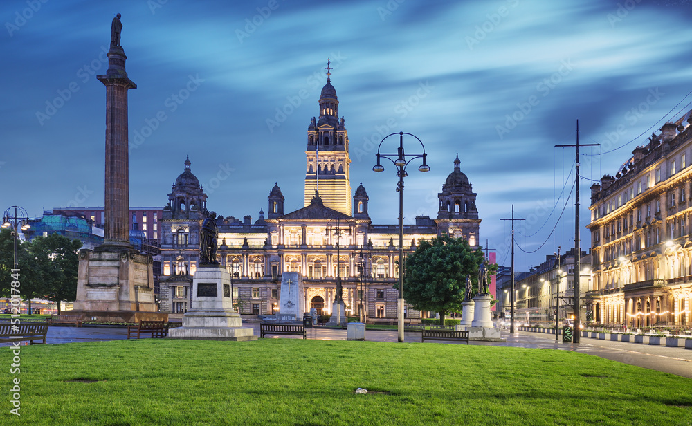 Poster Glasgow City Chambers in George square at night, Scotland - UK