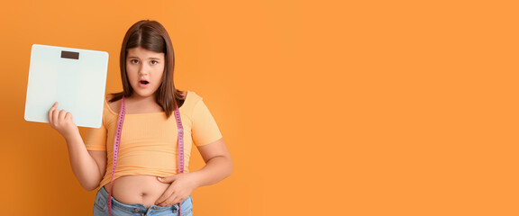 Shocked overweight girl with measuring scales on orange background with space for text. Weight loss concept - obrazy, fototapety, plakaty