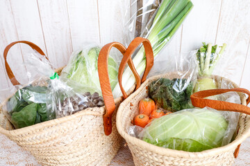 バスケットいっぱいの新鮮野菜