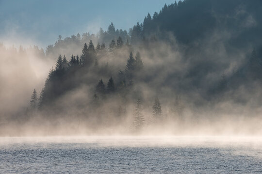 Germany, Bavaria, Thick fog floating over Geroldsee lake at dawn