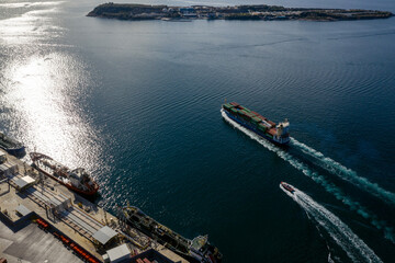 operation of cranes in the container terminal of the seaport