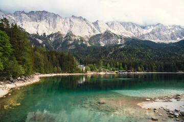Fototapeta na wymiar View on the beautiful Zugspitze mountain and the Eibsee in Bavaria, Germany