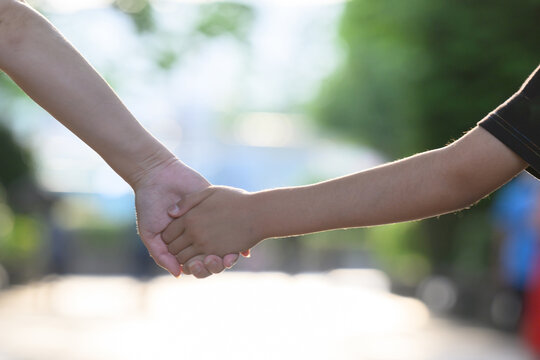 ホールド Images Browse 2 129 Stock Photos Vectors And Video Adobe Stock