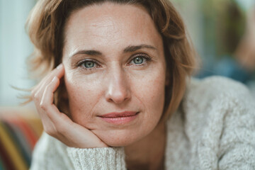 Smiling mature woman with head in hand