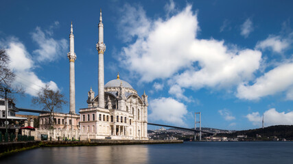 Fototapeta na wymiar Ortaköy mosque