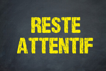 Reste attentif