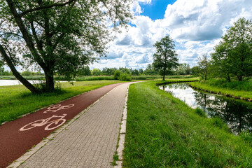 Fototapeta na wymiar Bike path in spring park