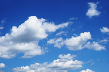 Fototapeta na wymiar Blue sky with small cumulus clouds
