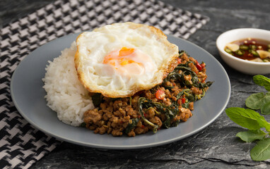 stir fried thai basil with minced pork with fried egg